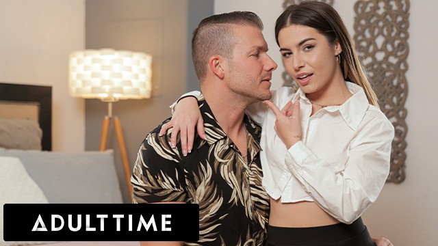 Kanos Chanel Camryn vagináját szétbasaza a kedvenc dugópajtása