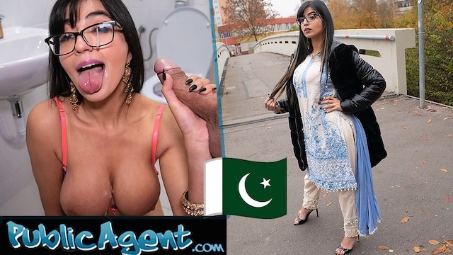 Boldog pakisztáni lány hancúrozik egy idegennel nyilvános wc-ben