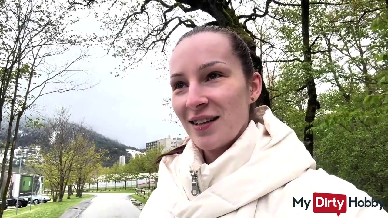 Forró zsenge amatőr nyilvános oboázása idegennek