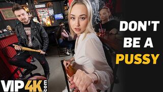 Bátor szöszke pornósztár bassza idegen palit a bárban
