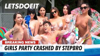 Tru Kait forró hostel party a nagyméretű faszokkal