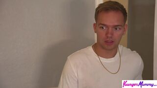 Kenzie Love figyeli, hogy a nevelő fia megreszeli a szűz cunciját – szigorú anyai tanács