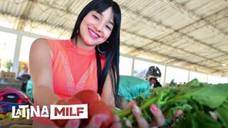 Sofia Galindo forró latin amerikai kufferjét keményen megdugják lucskos cuniban