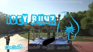 Forró fantasy harc óriási keblű tinédzser bombázókkal
