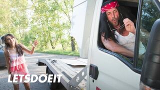 Shrima Malati kint kapja a forró élvezetet a puncájára erőszakos dúgás után