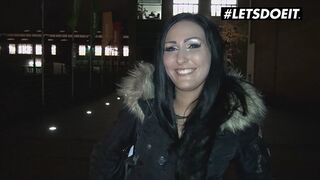 Mira grey német néger kéjhölgy döngeti az idegent pénzért a buszon