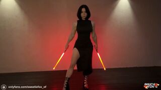 Sith csajszi magassarkúban titokban megdöngeti a jediket naboon