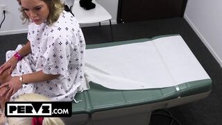 Mimi Monet orbitális popsikás gyönyörű a orbitális farkú orvosnál a rendelőben