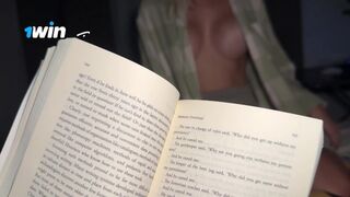 Nevelő hugom csábított el olvasás közben – ízletes közeli dörzsölés a gigantikus popsikás tinitől