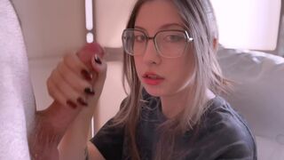 A lusta gamer zsenge leszívja a fazsat és mellkasába vesz duggást