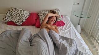 Bájos srác meghágja a haver feleségét, miután az lelépett, és pov videót készít neki