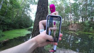 Szöszke fiatal szeretkezés cosplay-ben, arcra élvezés balaklaván
