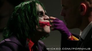 Tinédzser világos szőke Supergirl élvezi a vad szexet a Wicked csatornán Derrick Pierce és Johnny Sins társaságában