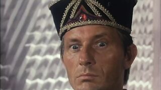 Simona Valli óriási hímvesszőt kap a retro Ezer és Egy Éjszaka legelső epizódjában